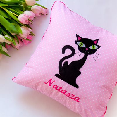 Personalizowana poduszka dla dziecka do przedszkola Czarny kot