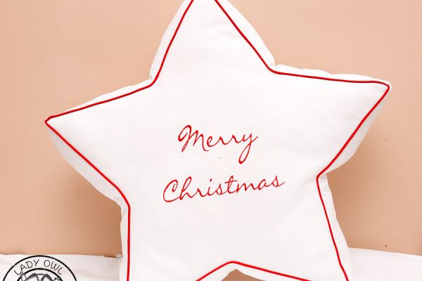 Merry Christmas biała poduszka gwiazda 3D
